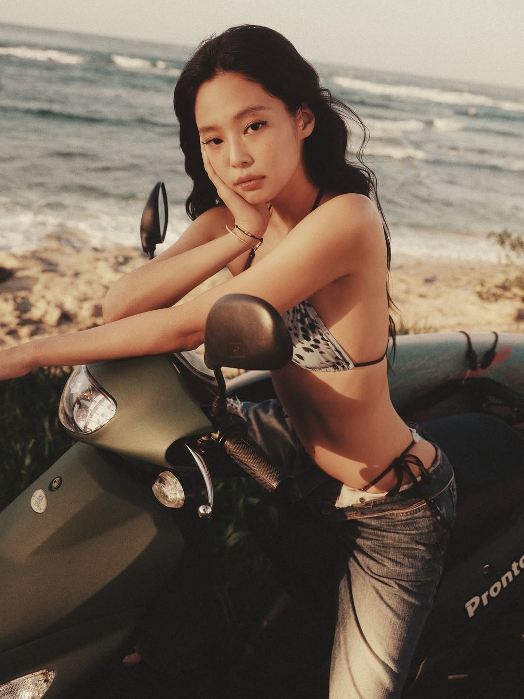 Frankies Bikinis fashion story, photo 2